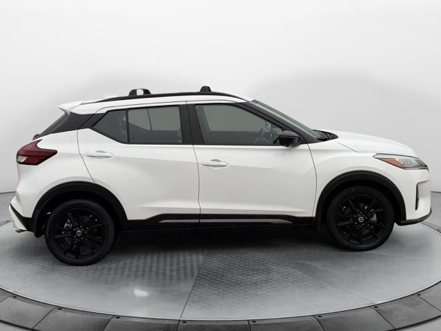 2021 Nissan Kicks SR