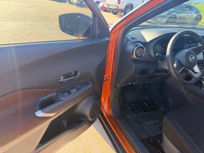 2023 Nissan Kicks SR